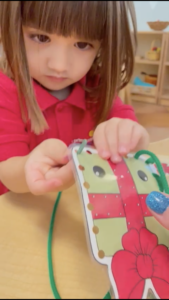 How to Choose Montessori-Appropriate Toys for the Holiday Season